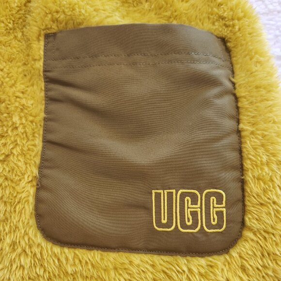 NWT Chartreuse Ugg Camilia Sherpa Shorts Medium - Picture 7 of 14